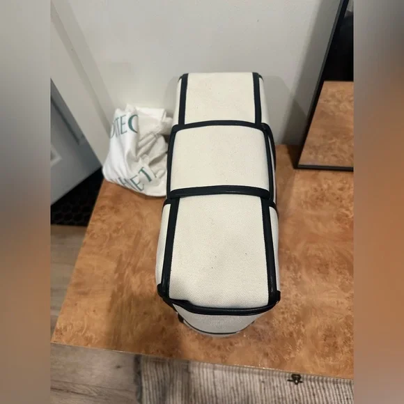 Bottega Veneta Black and White Tote - Picture 9 of 11